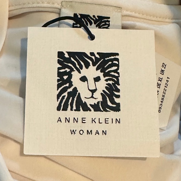 Anne Klein Triple Pleat V-Neck Sleeveless Top/Shell White Neutral Size 2X NWT - Picture 8 of 15